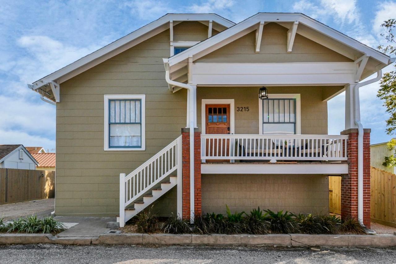 Coastal Craftsman- Walk To Beach & Pleasure Pier- As Seen On 'Restoring Galveston' ภายนอก รูปภาพ