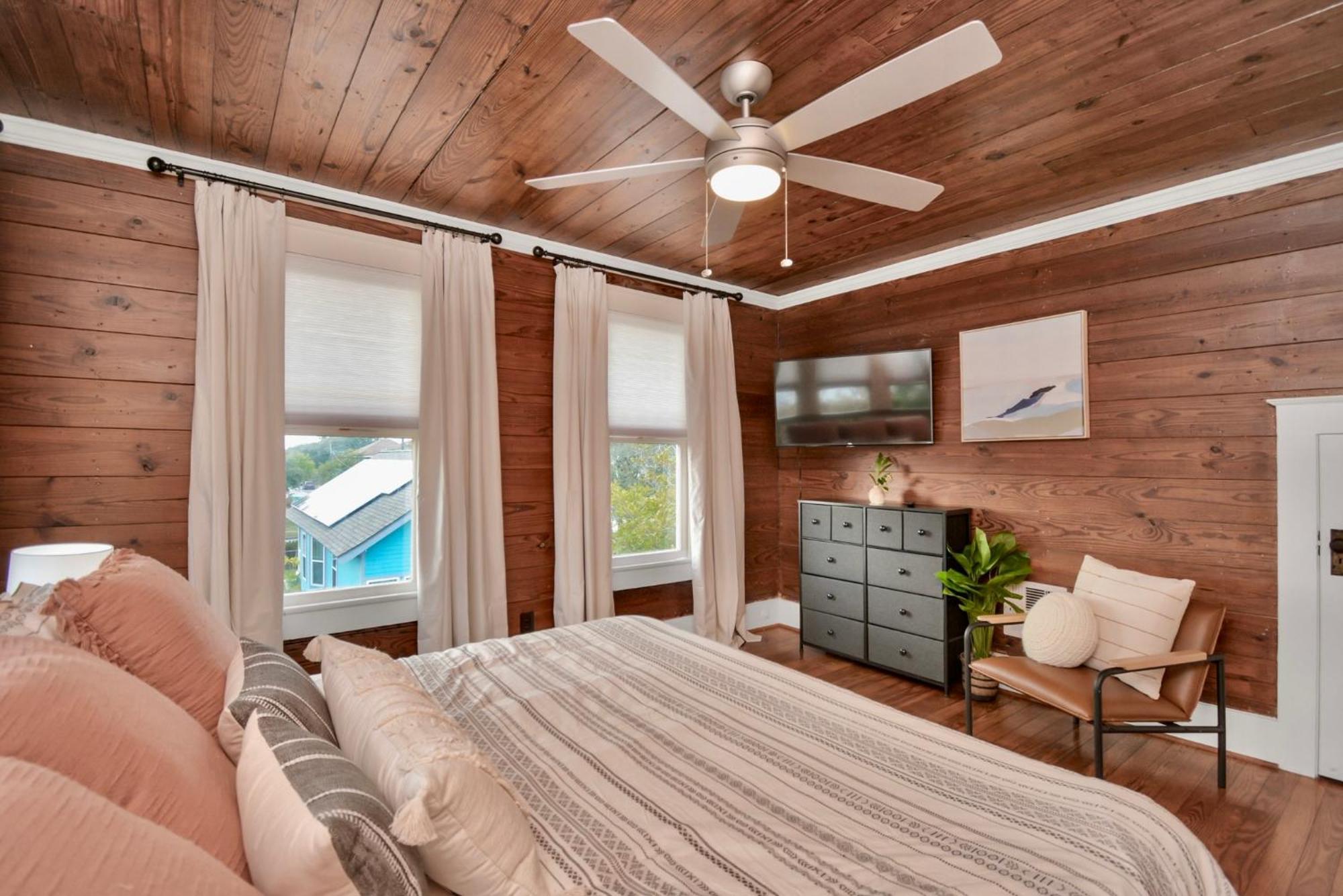 Coastal Craftsman- Walk To Beach & Pleasure Pier- As Seen On 'Restoring Galveston' ภายนอก รูปภาพ