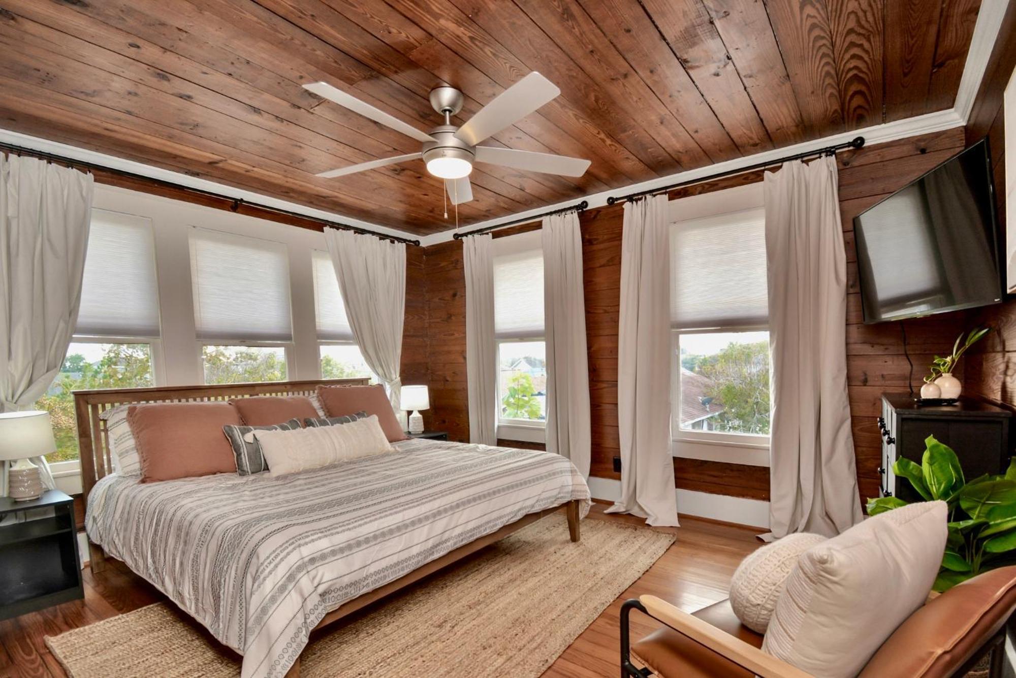 Coastal Craftsman- Walk To Beach & Pleasure Pier- As Seen On 'Restoring Galveston' ภายนอก รูปภาพ